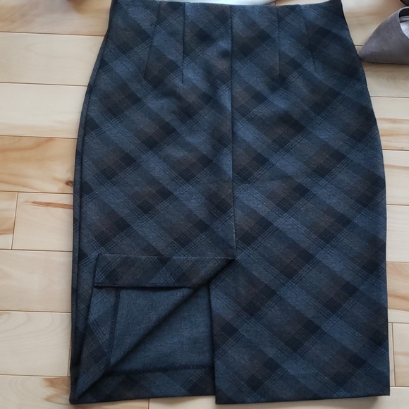 Amanda + Chelsea - skirt - Picture 2 of 7